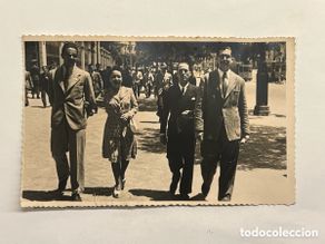 Fotografía antigua: MADRID.. Tranvías.. Paseando por Gran Via.. (h.1950?)